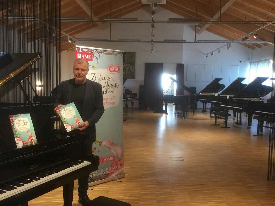 Presentation of the AME Book „Zeitreise durch die Musik“ at the FAZIOLI piano Center in Wels. 